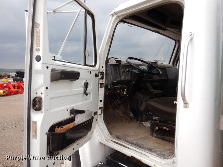 image for item IN9893 1996 International 4700  utility / service truck