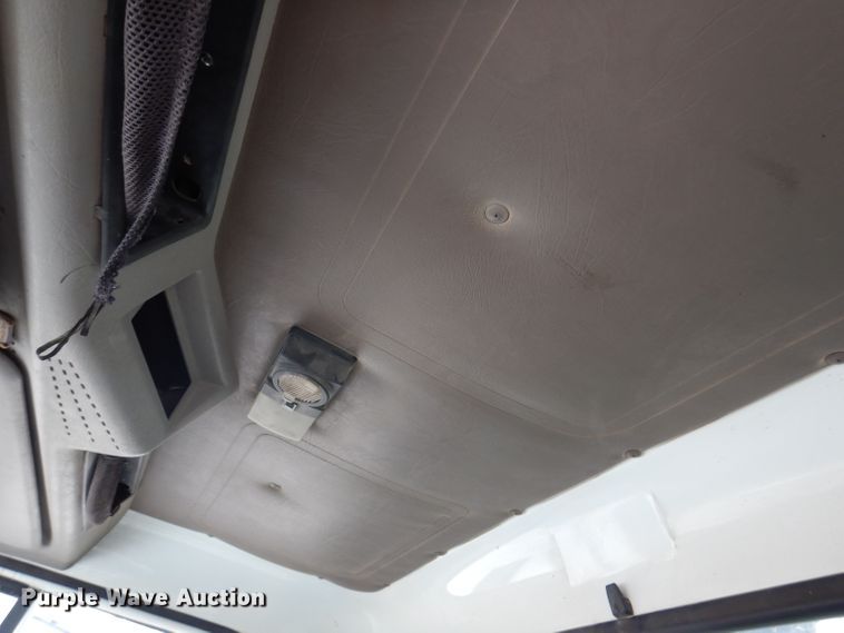 image for item IN9893 1996 International 4700  utility / service truck