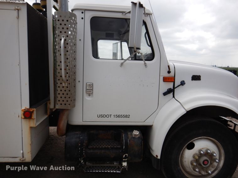 image for item IN9893 1996 International 4700  utility / service truck