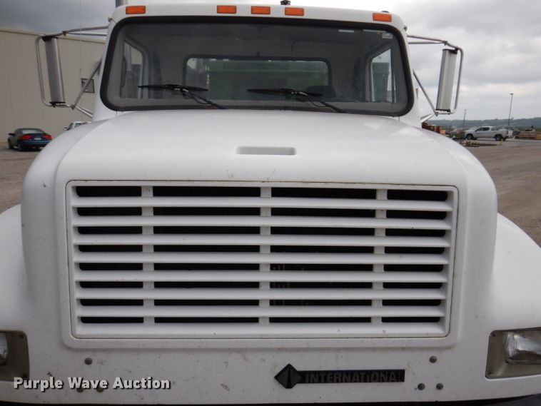image for item IN9893 1996 International 4700  utility / service truck