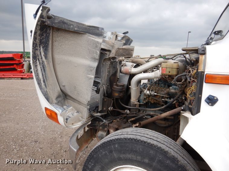 image for item IN9893 1996 International 4700  utility / service truck