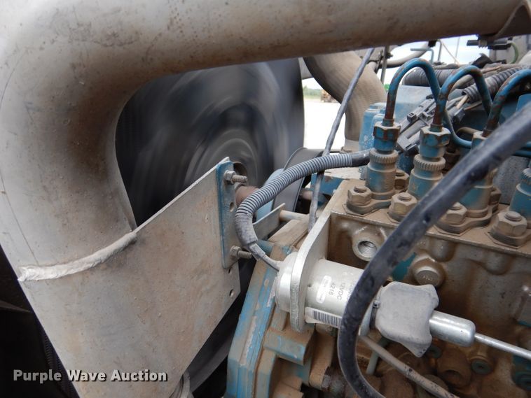 image for item IN9893 1996 International 4700  utility / service truck