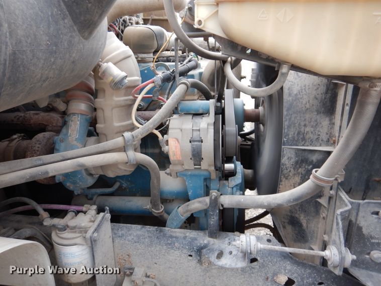 image for item IN9893 1996 International 4700  utility / service truck