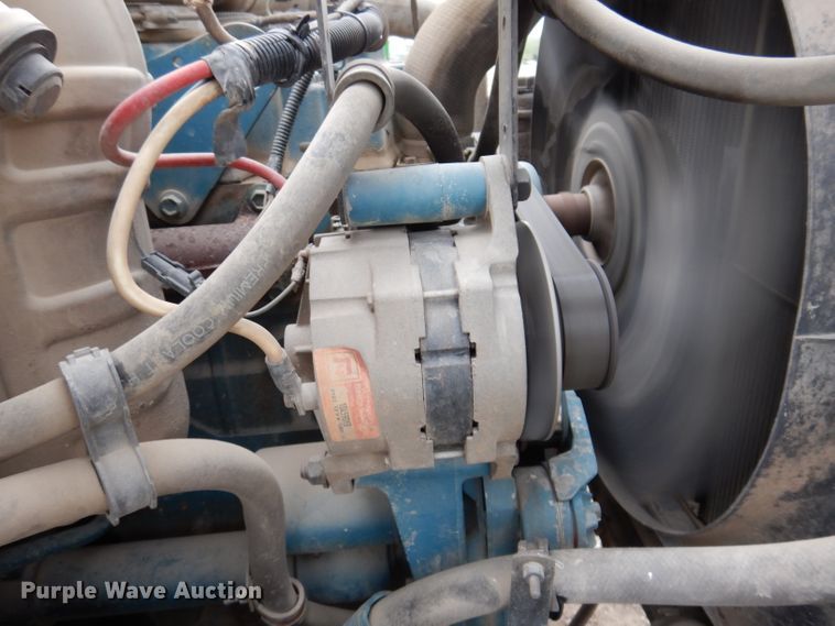 image for item IN9893 1996 International 4700  utility / service truck