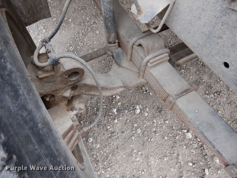 image for item IN9893 1996 International 4700  utility / service truck