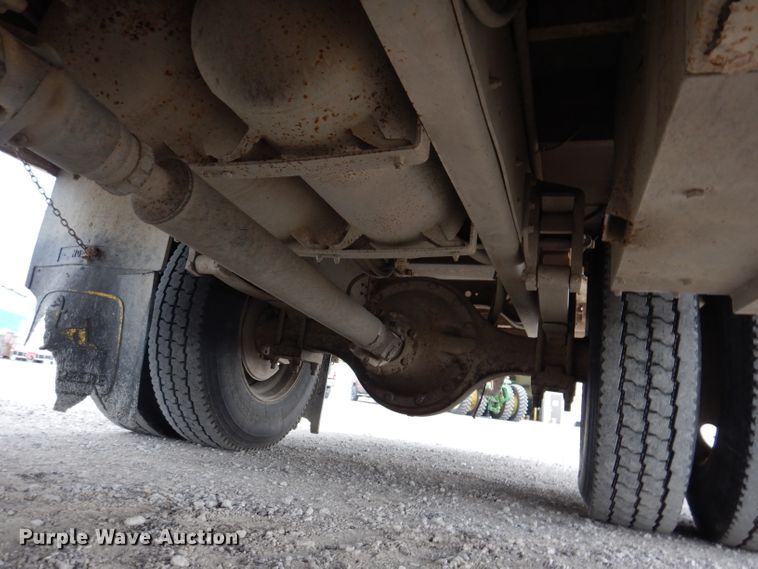 image for item IN9893 1996 International 4700  utility / service truck