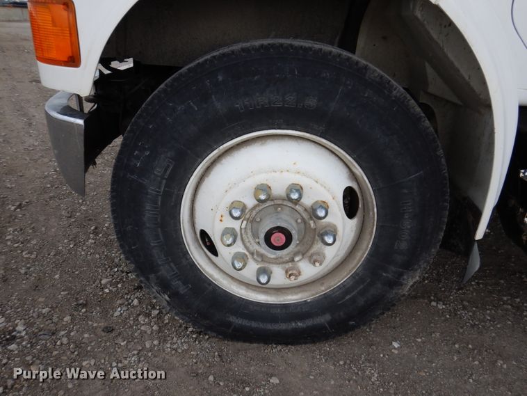 image for item IN9893 1996 International 4700  utility / service truck