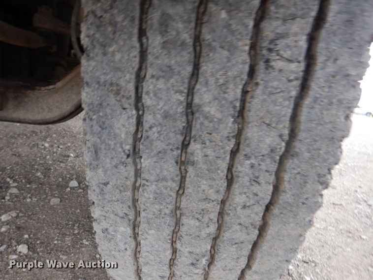 image for item IN9893 1996 International 4700  utility / service truck