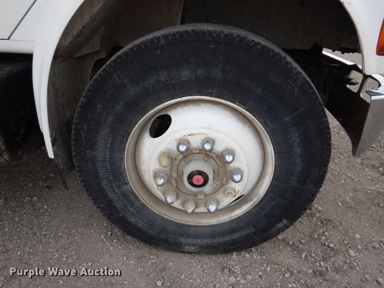 image for item IN9893 1996 International 4700  utility / service truck