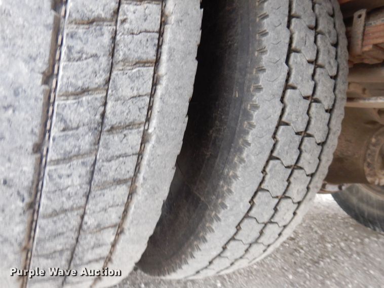 image for item IN9893 1996 International 4700  utility / service truck