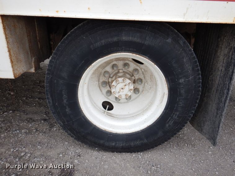 image for item IN9893 1996 International 4700  utility / service truck