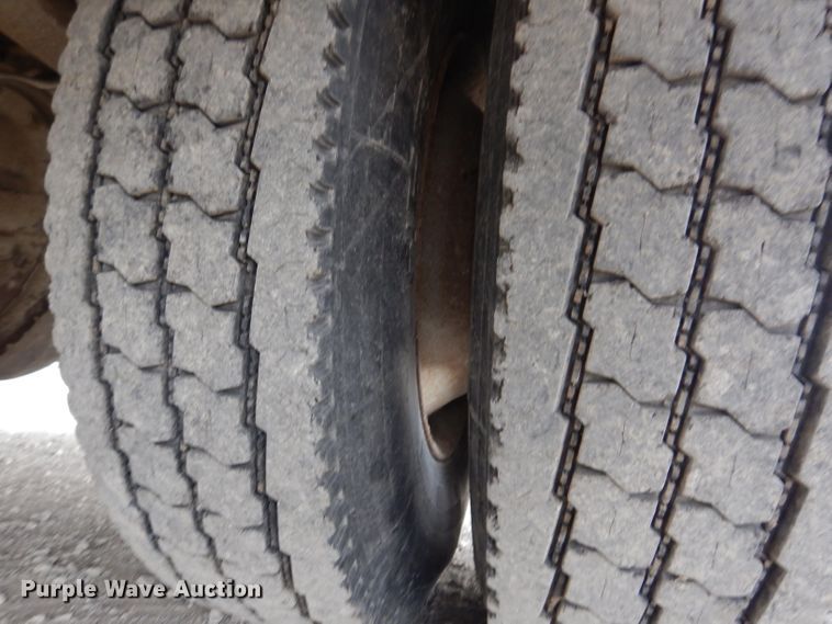 image for item IN9893 1996 International 4700  utility / service truck