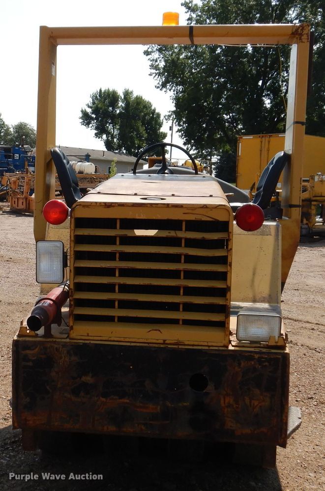 image for item IN9904 Hyster C530A  pneumatic roller