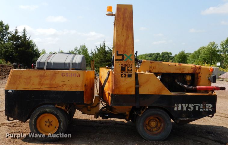 image for item IN9904 Hyster C530A  pneumatic roller