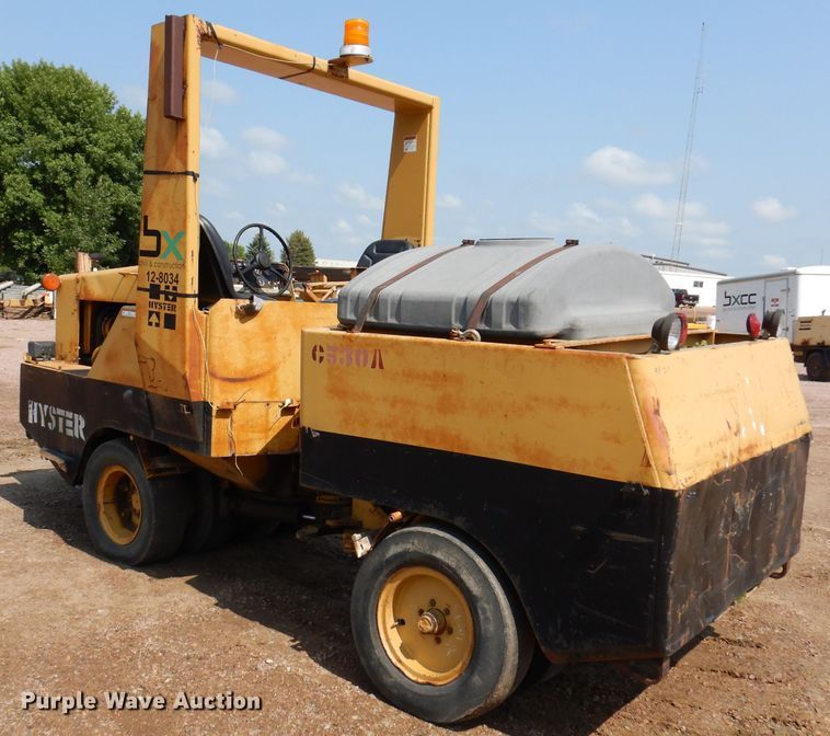 image for item IN9904 Hyster C530A  pneumatic roller