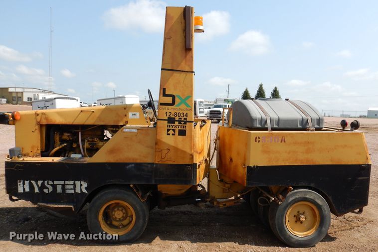 image for item IN9904 Hyster C530A  pneumatic roller