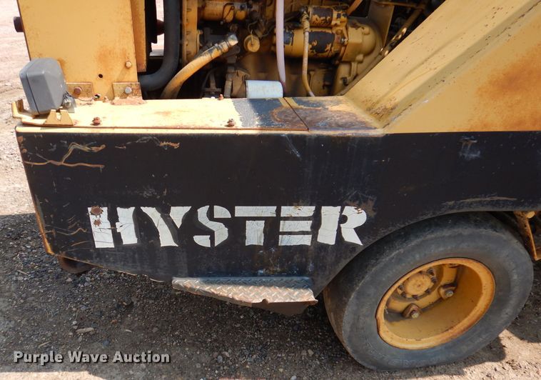 image for item IN9904 Hyster C530A  pneumatic roller