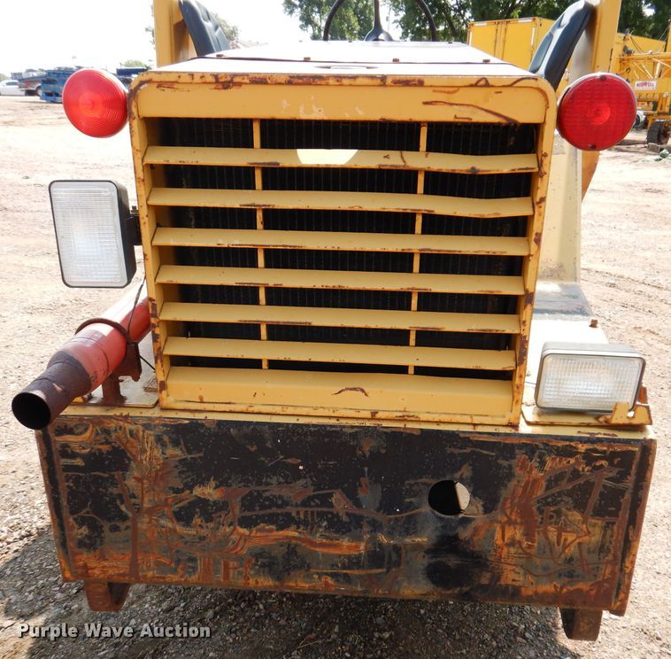 image for item IN9904 Hyster C530A  pneumatic roller