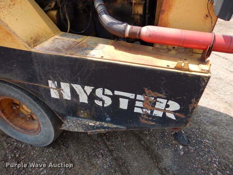 image for item IN9904 Hyster C530A  pneumatic roller
