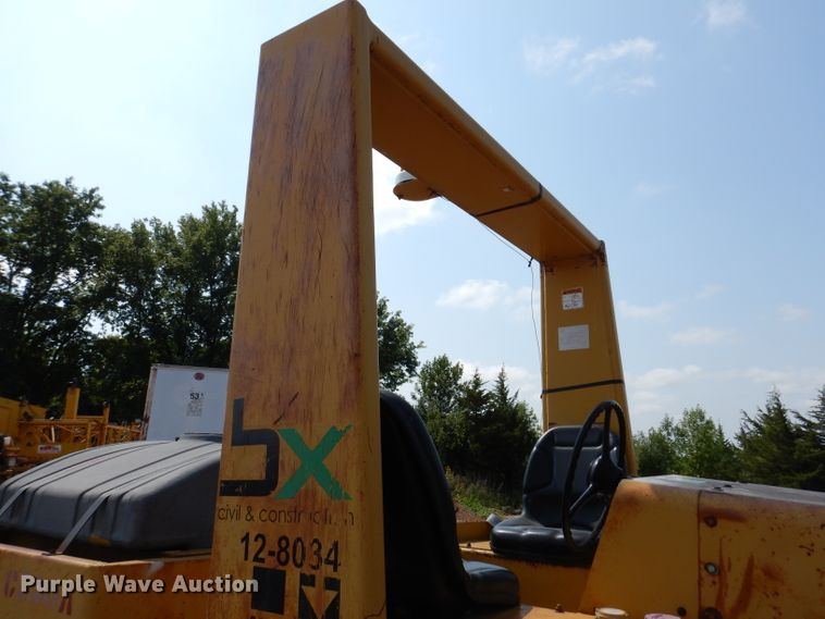 image for item IN9904 Hyster C530A  pneumatic roller