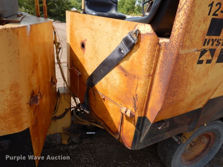 image for item IN9904 Hyster C530A  pneumatic roller