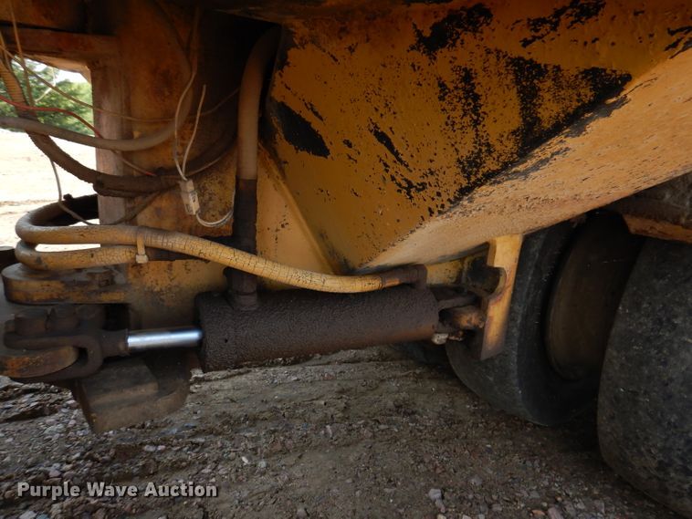 image for item IN9904 Hyster C530A  pneumatic roller