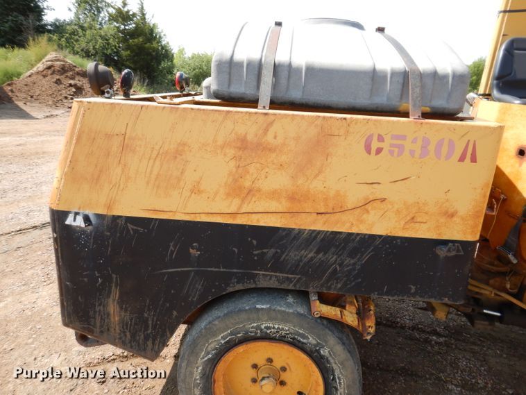 image for item IN9904 Hyster C530A  pneumatic roller