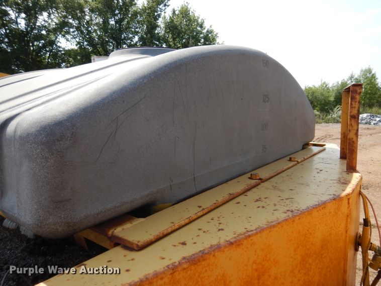 image for item IN9904 Hyster C530A  pneumatic roller