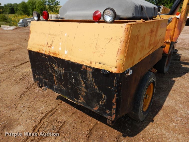 image for item IN9904 Hyster C530A  pneumatic roller