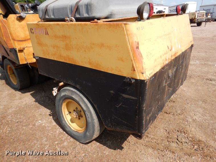 image for item IN9904 Hyster C530A  pneumatic roller