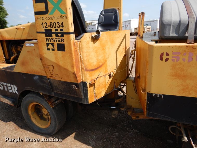 image for item IN9904 Hyster C530A  pneumatic roller