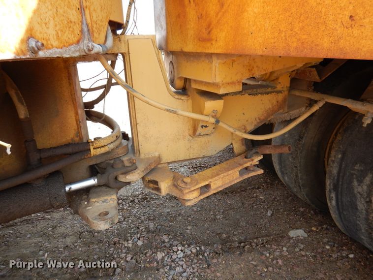 image for item IN9904 Hyster C530A  pneumatic roller