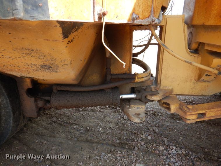 image for item IN9904 Hyster C530A  pneumatic roller