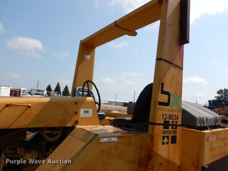 image for item IN9904 Hyster C530A  pneumatic roller