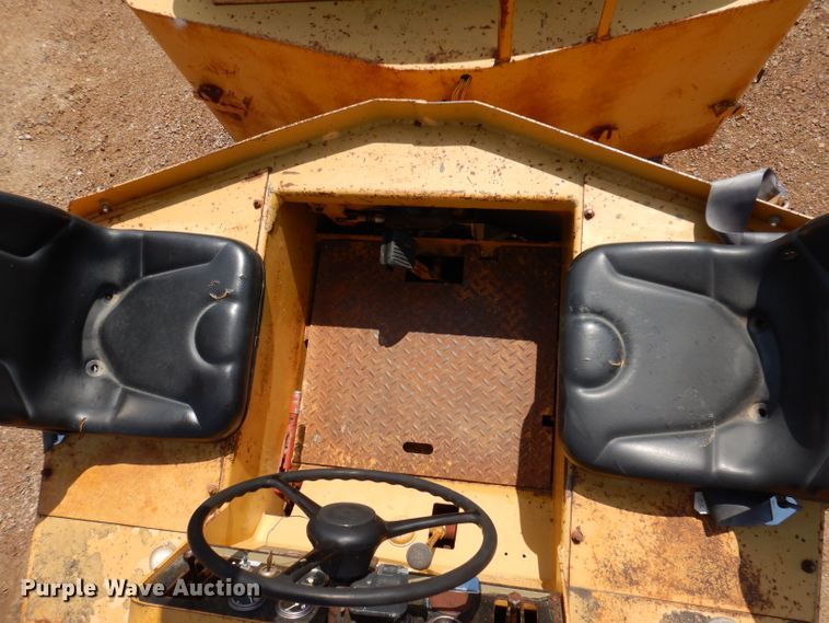 image for item IN9904 Hyster C530A  pneumatic roller