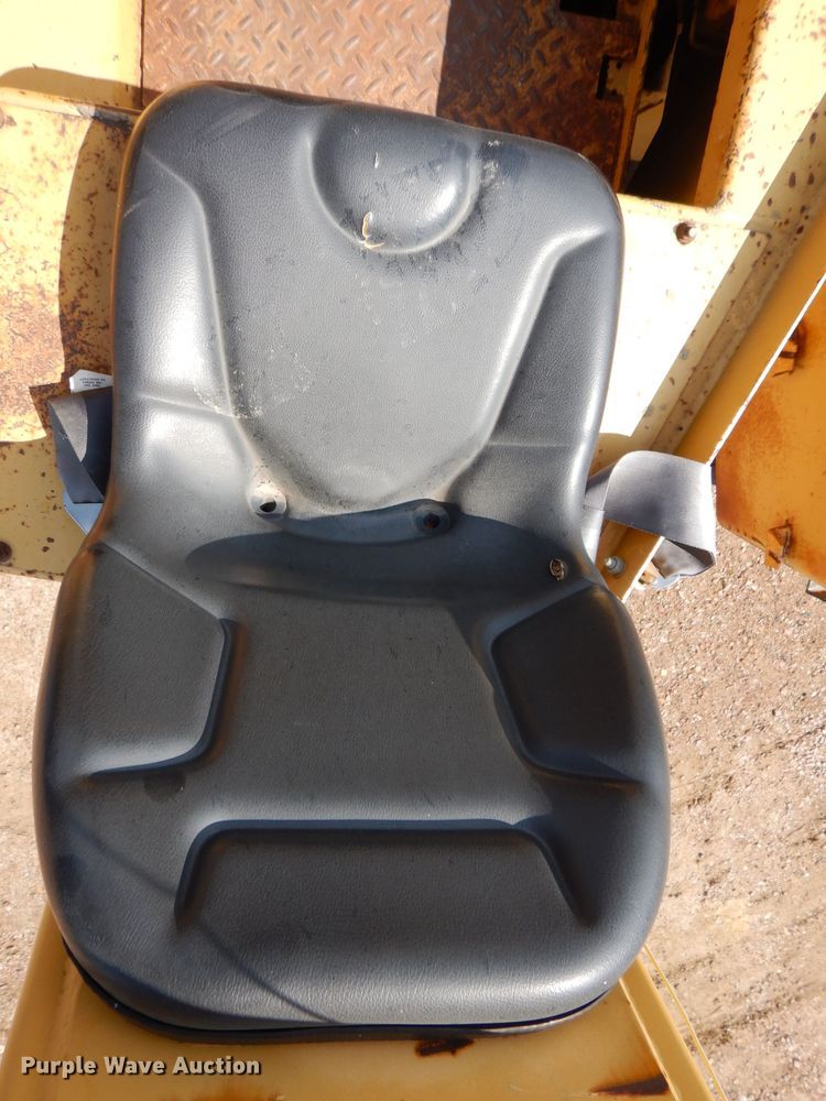 image for item IN9904 Hyster C530A  pneumatic roller