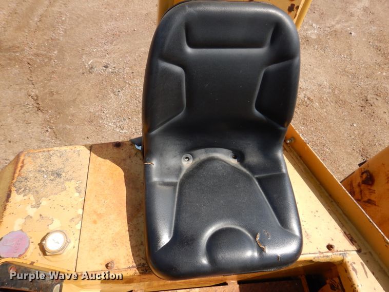 image for item IN9904 Hyster C530A  pneumatic roller