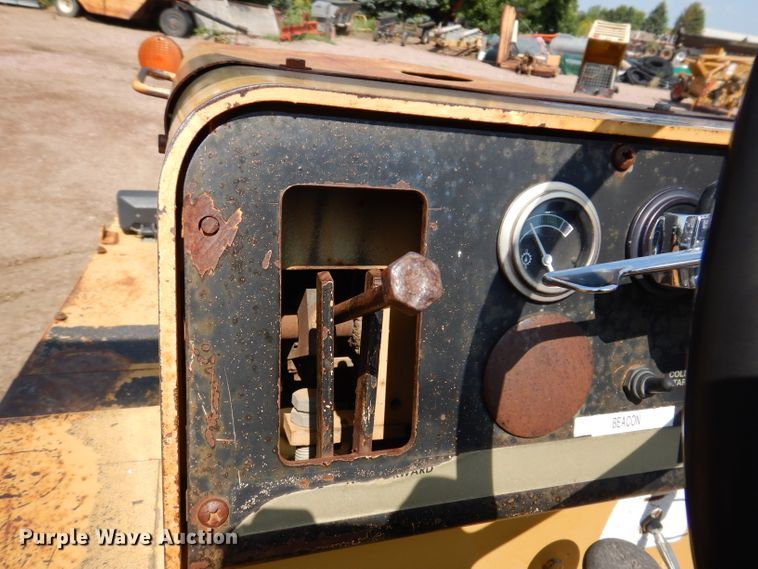 image for item IN9904 Hyster C530A  pneumatic roller