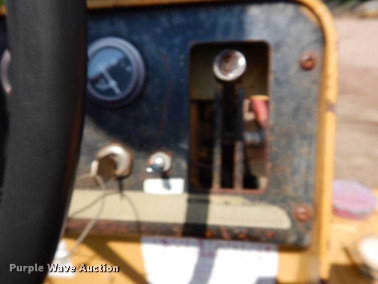 image for item IN9904 Hyster C530A  pneumatic roller