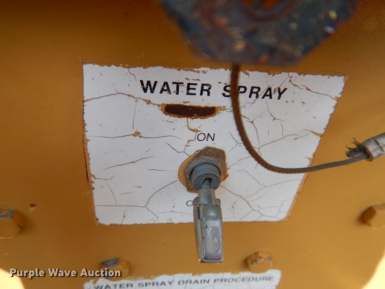 image for item IN9904 Hyster C530A  pneumatic roller