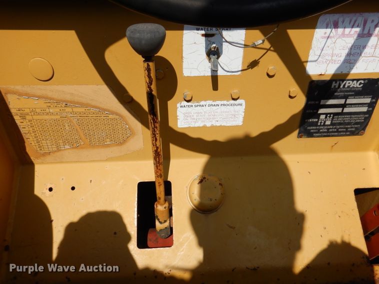 image for item IN9904 Hyster C530A  pneumatic roller