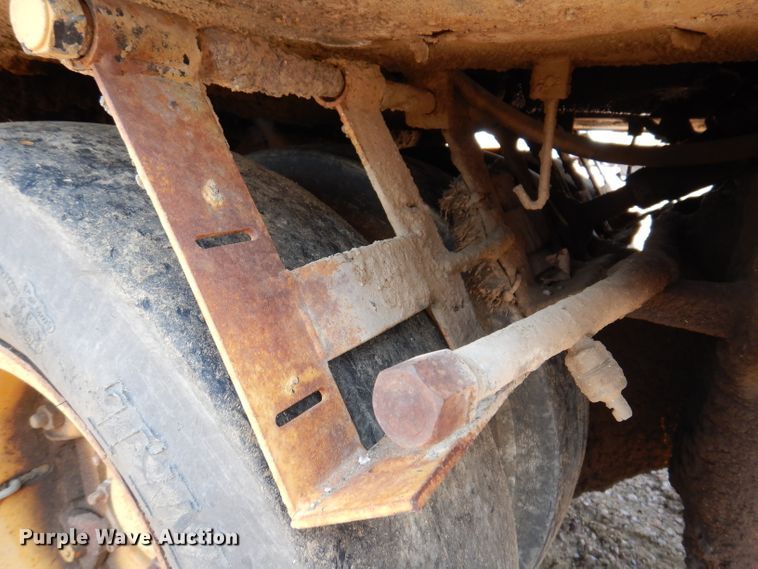 image for item IN9904 Hyster C530A  pneumatic roller