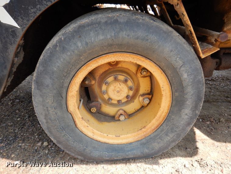 image for item IN9904 Hyster C530A  pneumatic roller