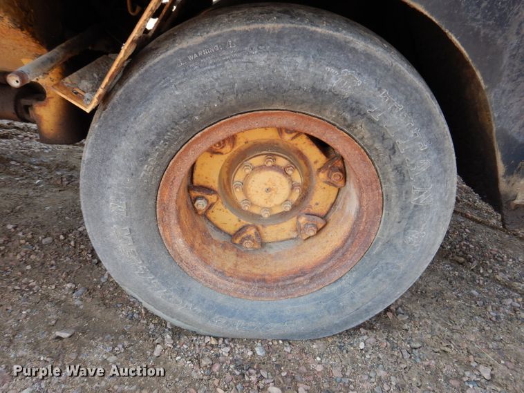 image for item IN9904 Hyster C530A  pneumatic roller