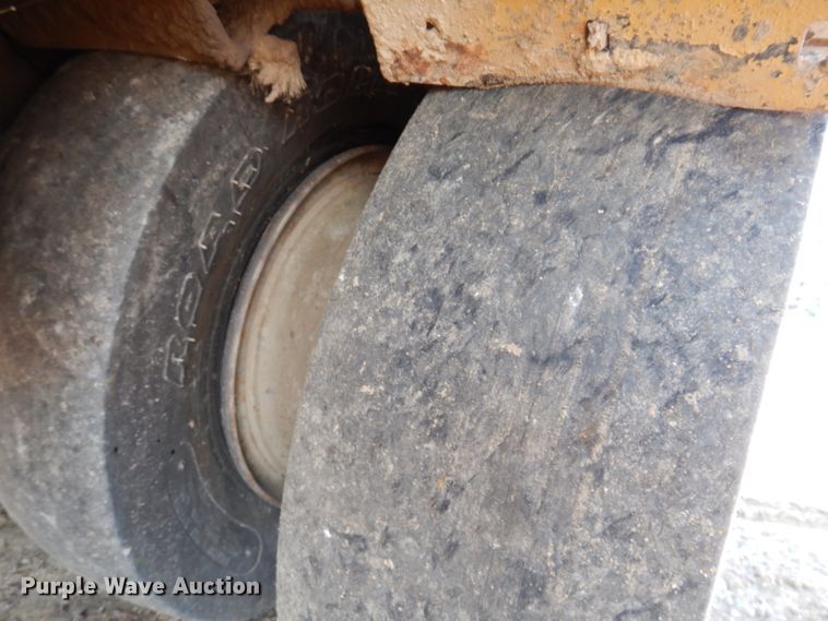 image for item IN9904 Hyster C530A  pneumatic roller