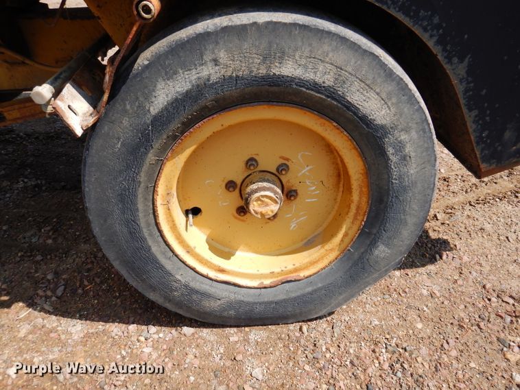 image for item IN9904 Hyster C530A  pneumatic roller