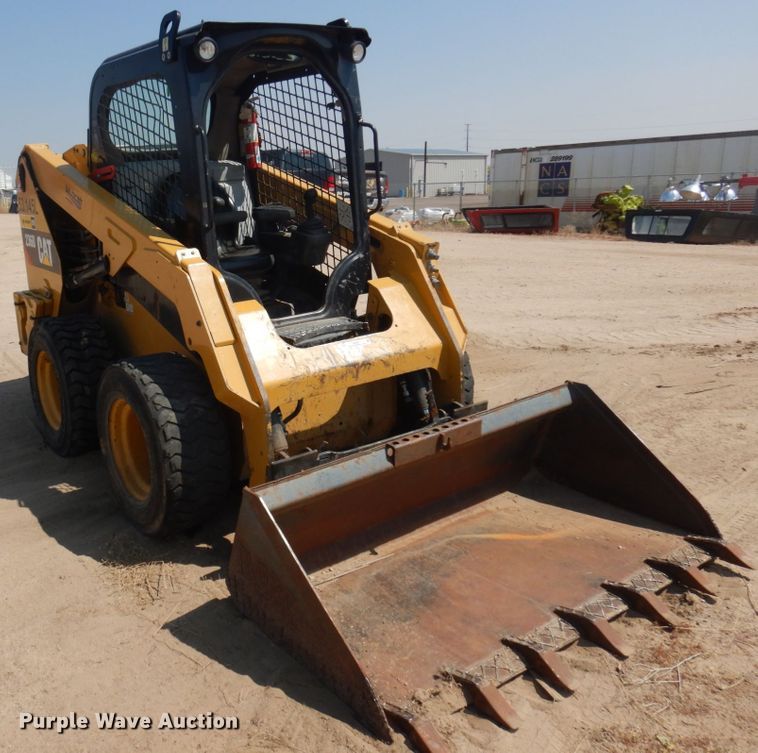 image for item IP9530 2014 Caterpillar 236D  skid steer loader