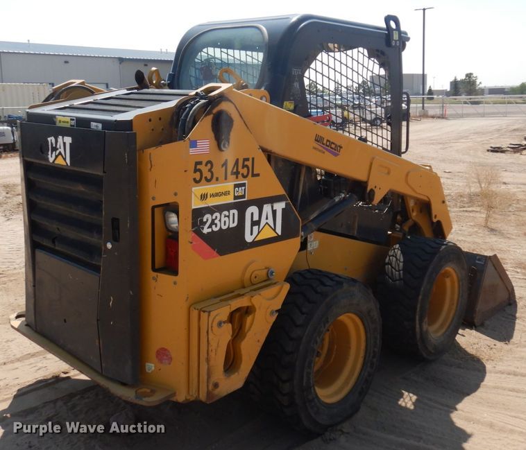 image for item IP9530 2014 Caterpillar 236D  skid steer loader
