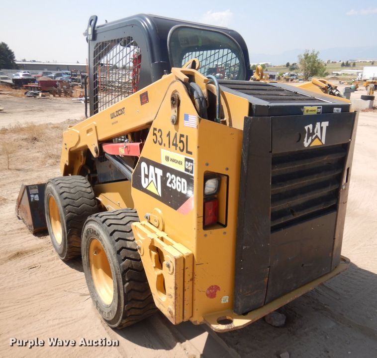 image for item IP9530 2014 Caterpillar 236D  skid steer loader