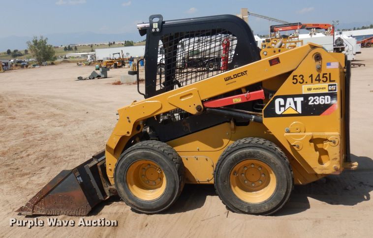 image for item IP9530 2014 Caterpillar 236D  skid steer loader